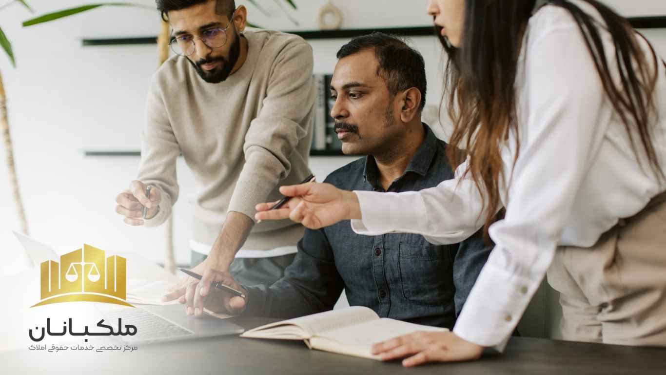 نقش مشاور حقوقی در معاملات ملکی: چرا داشتن وکیل ضروری است؟